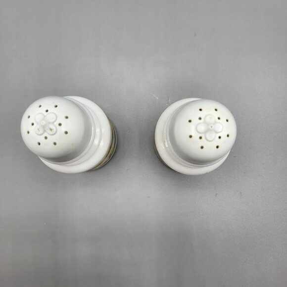 Vintage 1970s Milk Glass Salt & Pepper Shakers Wildflowers Yellow Floral Design - Picture 6 of 9